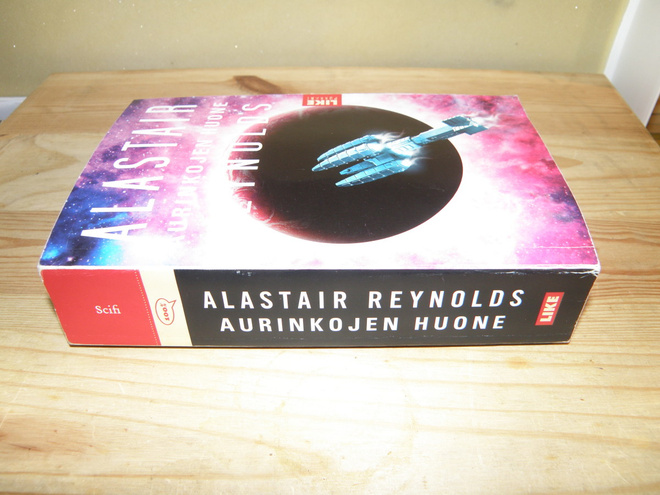 Alastair Reynolds Aurinkojen huone (nidottu)