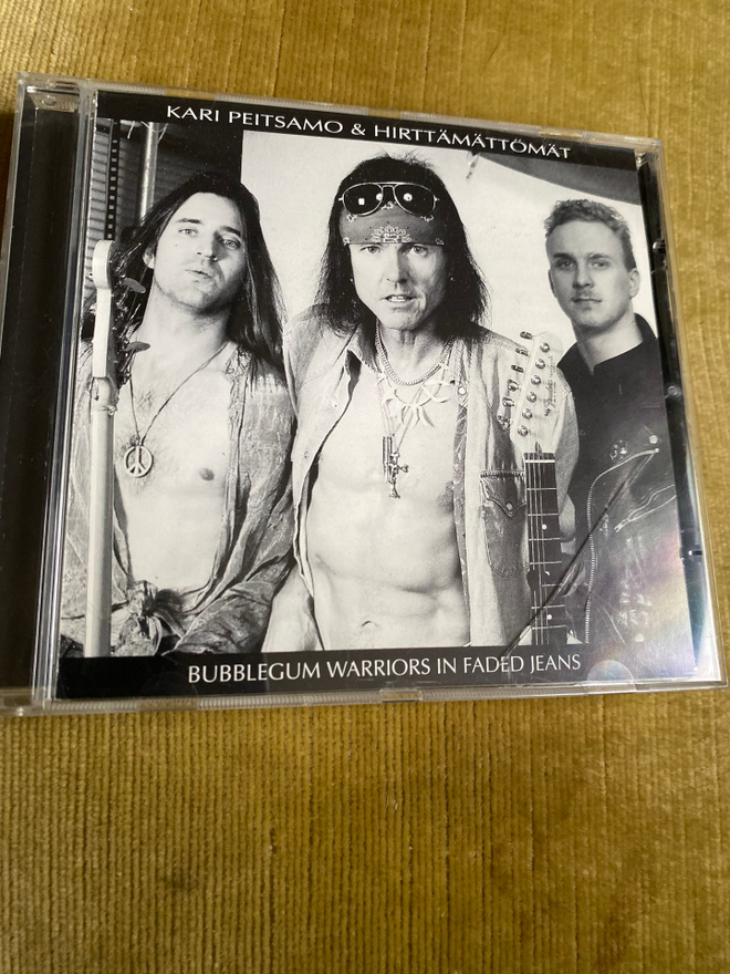 Kari Peitsamo & Hirttämättömät: Bubblegum warriors in faded
