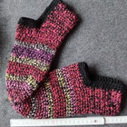 Alina´s Handmade virkatut tossut moniväri punasävyinen - pikkukuva 2