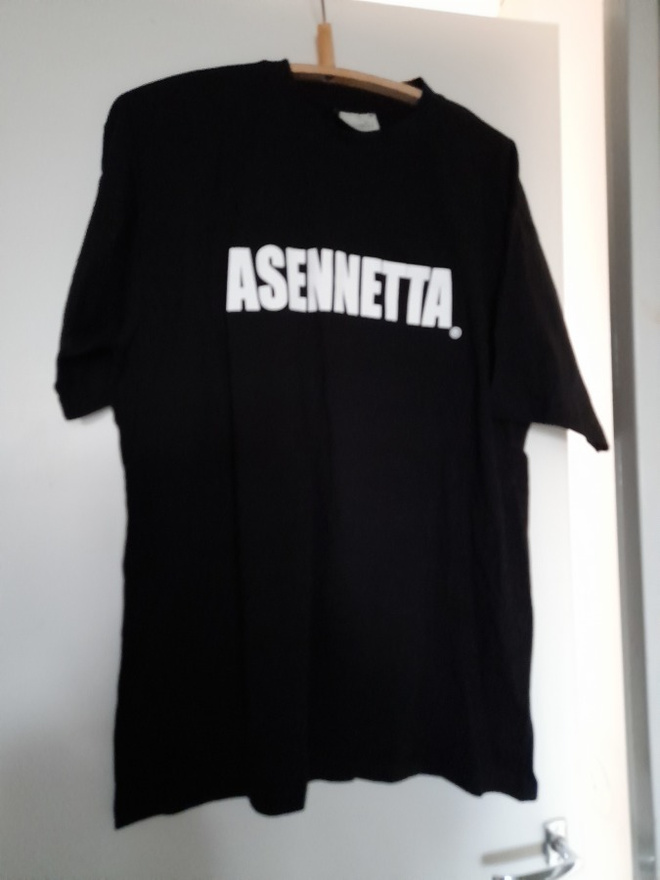 ASENNETTA T -paita koko XXL + musta ASENNETTA lippis