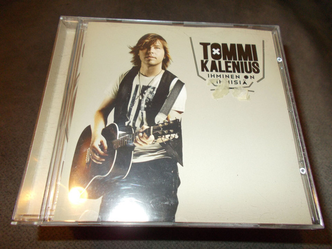 CD TOMMI KALENIUS ** IHMINEN ON IHMISIÄ **