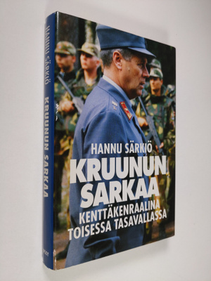 Hannu Särkiö : Kruunun sarkaa : kenttäkenraalina toisessa...