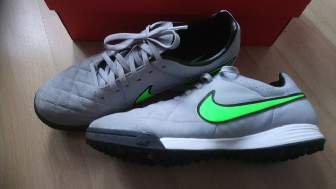 NIKE TIEMPO jalkapallokengät koko 42.