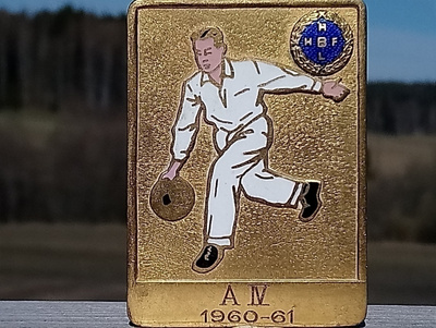 Kullanvärinen merkki. Emalinen. Mitat - 62*45 mm. Paino - 65