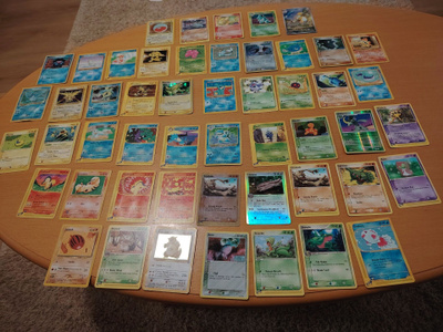 Pokemon kortteja eri sarjoista.