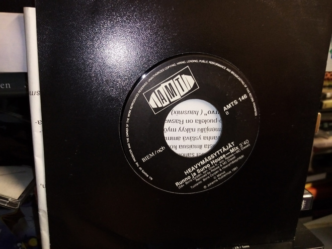 7" single HEAVYMÄSSYTTÄJÄT : Runno ja survo ( SIS POSTIKULU