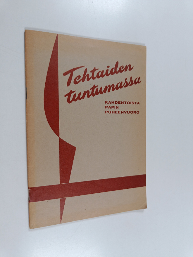 Tehtaiden tuntumassa : kahdentoista papin puheenvuoro