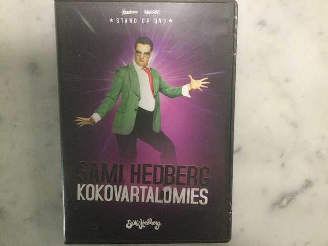 KOKOVARTALOMIES - SAMI HEDBERG.    STAND UP DVD.