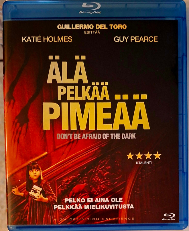 ÄLÄ PELKÄÄ PIMEÄÄ BLU-RAY