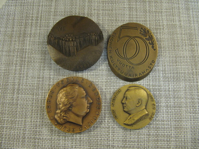 Mitaleita 4 kpl. mm. Suomen Kulttuurirahasto 50 V 1988 .