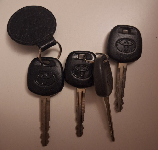 Vanhoja Toyota Corollan avaimia