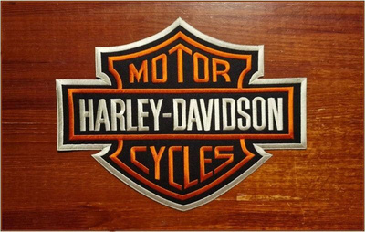 Harley-Davidson logo selkämerkki + 2 pienempää logo merkkiä