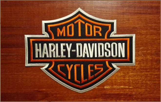 Harley-Davidson logo selkämerkki + 2 pienempää logo merkkiä