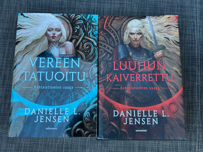Vereen tatuoitu & Luuhun kaiverrettu Danielle L. Jensen
