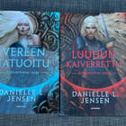 Vereen tatuoitu & Luuhun kaiverrettu Danielle L. Jensen - pikkukuva 1