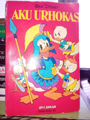 Aku Ankan taskukirja 18 Aku urhokas ( SIS POSTIKULU )