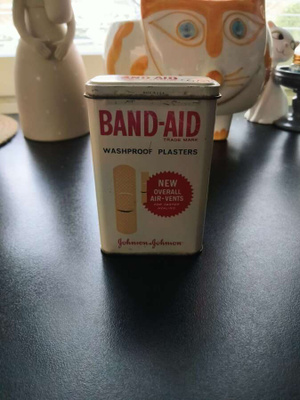 Johnson-Johnson laastaripurkki