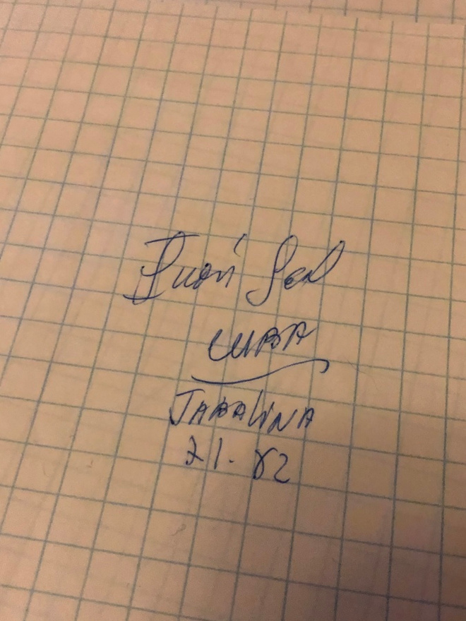 Ivonne Leal nimikirjoitus paperilla