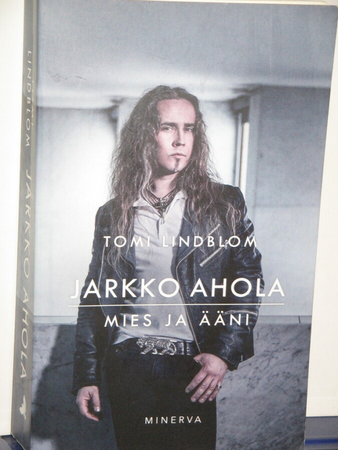 Tomi Lindblom : JARKKO AHOLA  Mies ja ääni