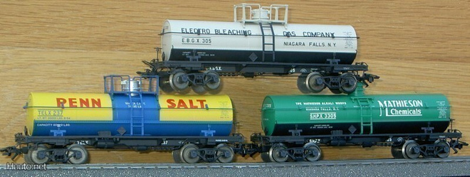 Märklin 3 USA säiliövaunua uudet paketissa