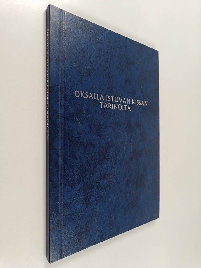 Oksalla istuvan kissan tarinoita