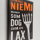 Mikael Niemi : Mannen som dog som en lax - pikkukuva 1
