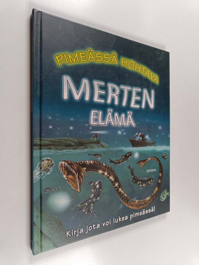Nicholas Harris : Pimeässä hohtava merten elämä
