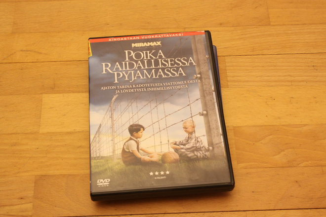Poika raidallisessa pyjamassa suomi txt DVD