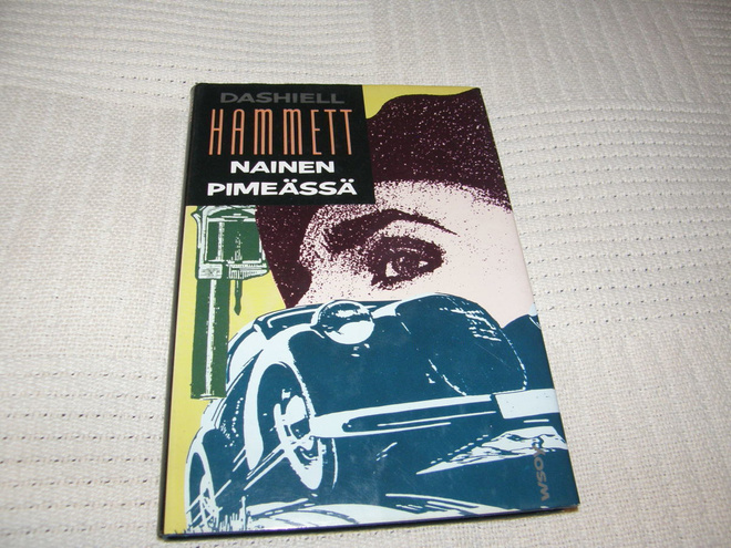 Dashiell Hammett Nainen pimeässä  -sid