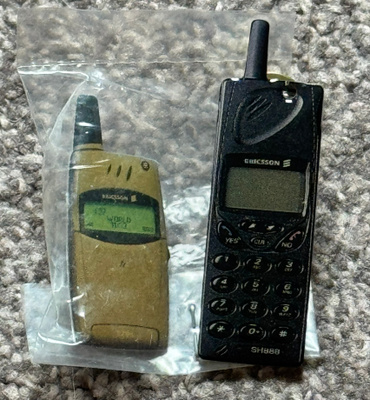 Ericsson Mobile Phones matkapuhelin pinssejä