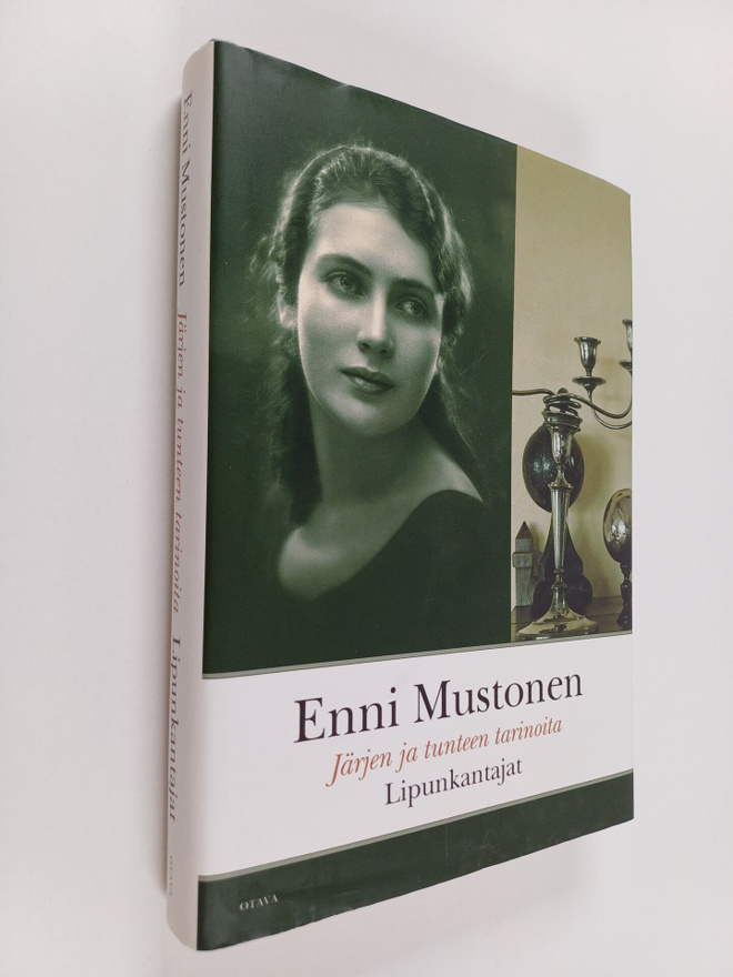 Enni Mustonen : Lipunkantajat