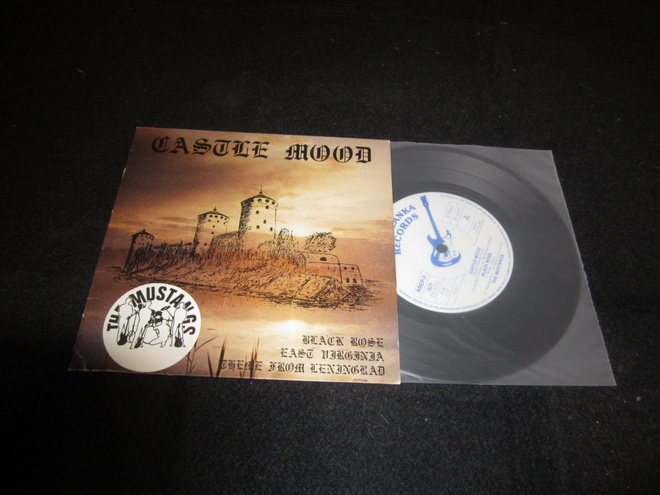 The Mustangs  – Castle Mood ( hienokuntoinen EP : M-