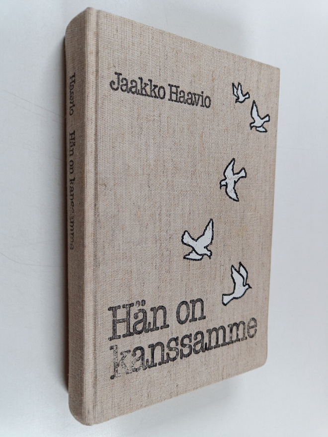 Jaakko Haavio : Hän on kanssamme : hartauskirja vuoden jo...