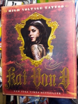 KAT VON D : HIGH VOLTAGE TATTOO ( SIS POSTIKULU )