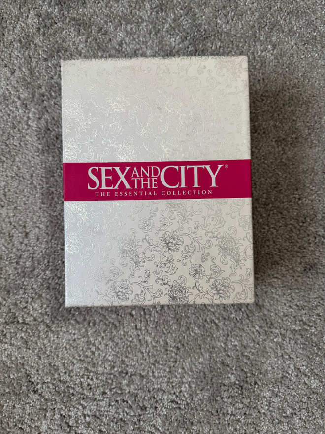 SINKKUELÄMÄÄ-SEX AND THE CITY THE ESSENTIAL COLLECTION