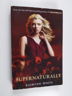 Kiersten White : Supernaturally