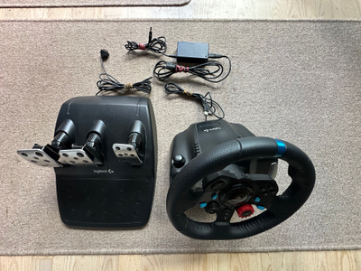 Logitech G29 Driving Force Racing Wheel