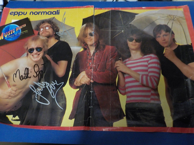 EPPU NORMAALI 3x NIMIKIRJOITUKSET FOLD OUT JULISTEESSA