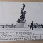 Helsinki, 'Haaksirikkoiset'-patsas, mies katselee, p. 1906 - pikkukuva 1