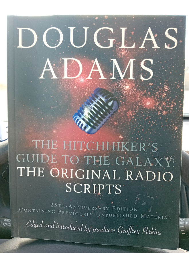Adams  : The Hitchhiker's guide to the Galaxy RADIO SCRIPTS