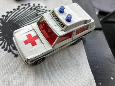 Range Rover ambulanssi Corgi vanha pikkuauto n 1/43