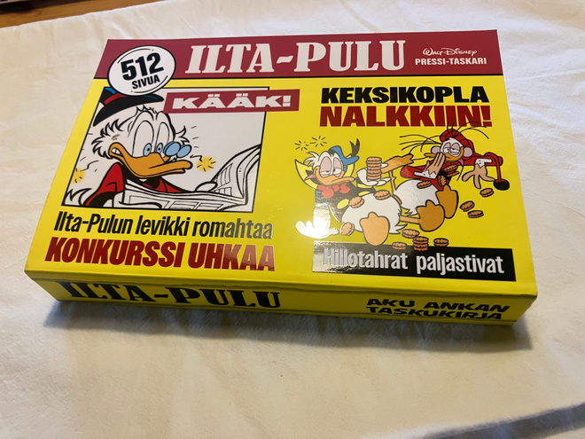 AKU ANKAN TASKUKIRJA ILTA-PULU PRESSI TASKARI HYVÄ