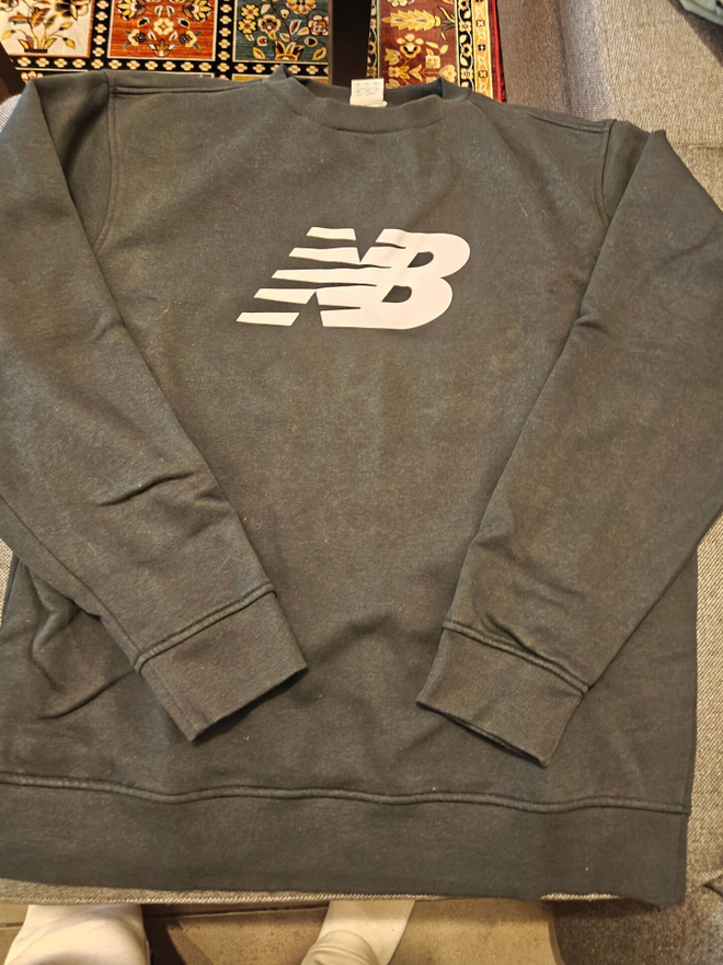 New Balance musta college paita