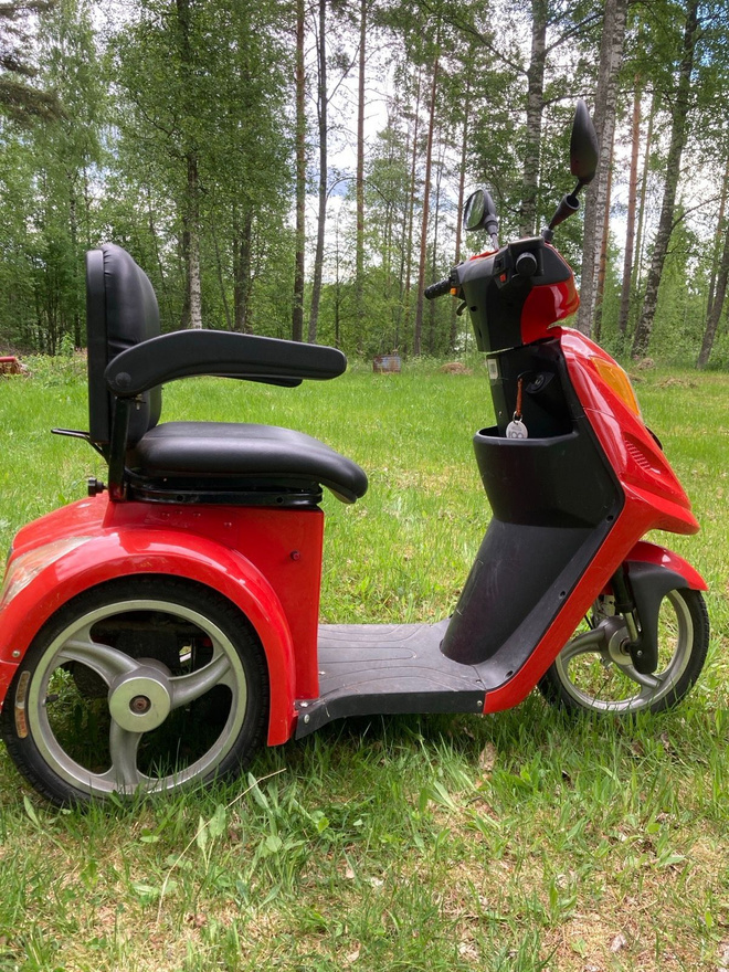 Sähköllä toimiva kolmipyörä