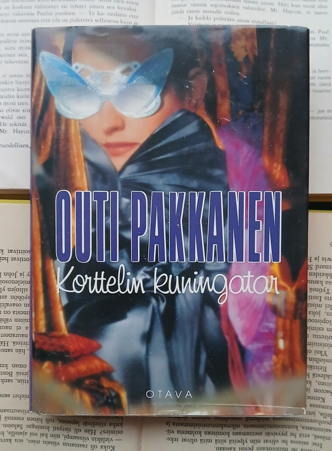Outi Pakkanen - Korttelin kuningatar (sid.)
