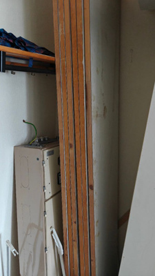 Hyllylevyjä vahvoja 250cm. Syvyys 40cm.