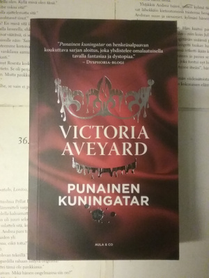 Victoria Aveyard - Punainen kuningatar (pokkari)