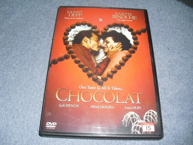 PIENI SUKLAAPUOTI (Juliette Binoche)***
