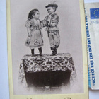 VANHA CDV Valokuva Lilliputit Kääpiot Kansallispuku 1890-l - pikkukuva 1