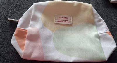 Clarins Meikkilaukku